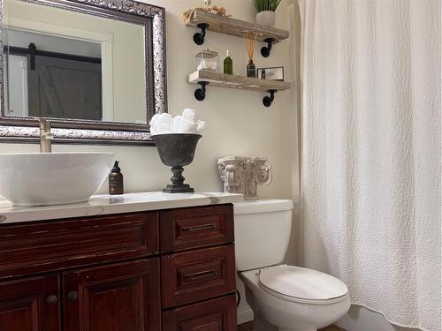 2505 10 Avenue, Wainwright, AB - Indoor Photo Showing Bathroom