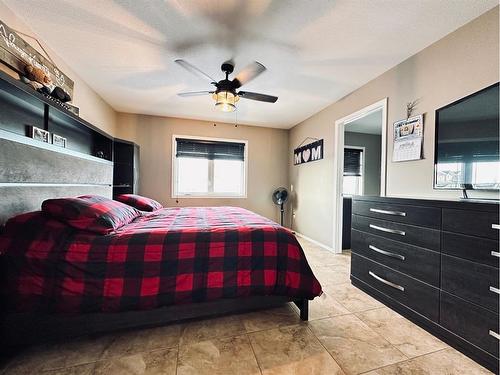 4719 14 Street, Lloydminster, SK - Indoor Photo Showing Bedroom