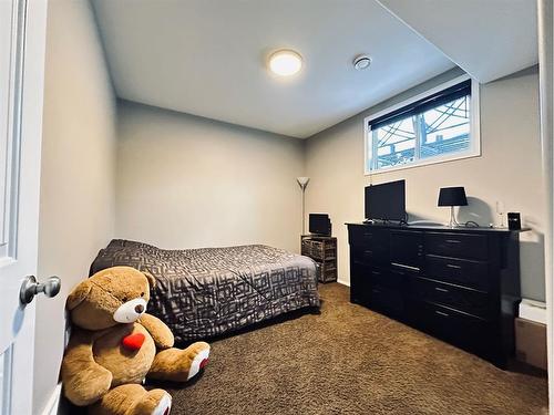 4719 14 Street, Lloydminster, SK - Indoor Photo Showing Bedroom