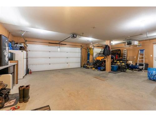 4719 14 Street, Lloydminster, SK - Indoor Photo Showing Garage