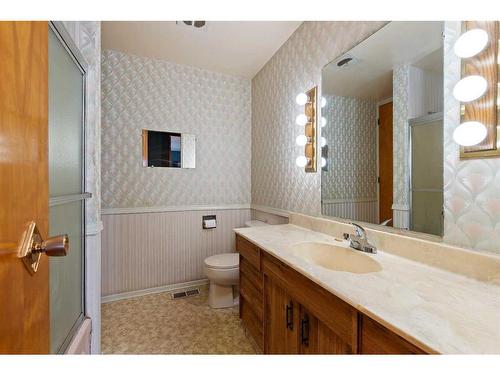 4817 37 Street, Lloydminster, SK - Indoor Photo Showing Bathroom