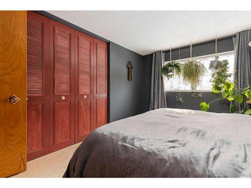 4817 37 Street, Lloydminster, SK - Indoor Photo Showing Bedroom