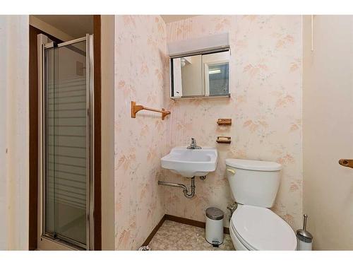 4817 37 Street, Lloydminster, SK - Indoor Photo Showing Bathroom