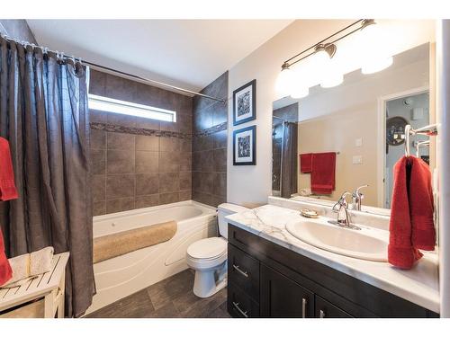 53-2715 73 Avenue, Lloydminster, AB - Indoor Photo Showing Bathroom