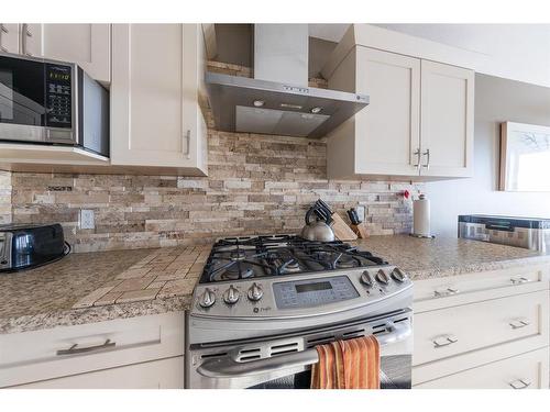 53-2715 73 Avenue, Lloydminster, AB - Indoor Photo Showing Kitchen