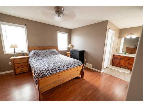 60055 Twp Rd 444, Rural Wainwright No. 61, M.D. Of, AB - Indoor Photo Showing Bedroom