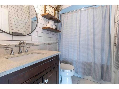 2921 8A Avenue, Wainwright, AB - Indoor Photo Showing Bathroom