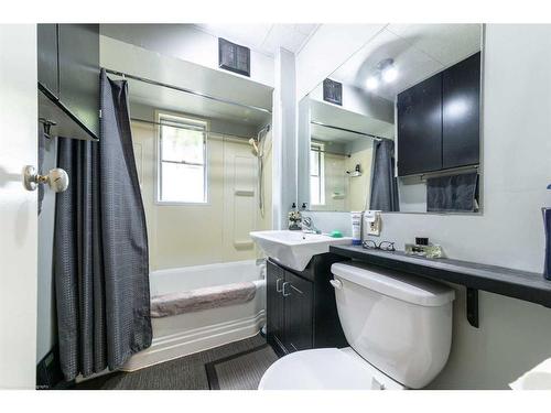 4808 49 Street, Lloydminster, SK - Indoor Photo Showing Bathroom