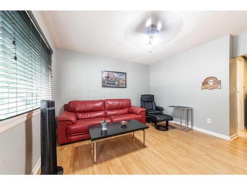 4808 49 Street, Lloydminster, SK - Indoor Photo Showing Living Room