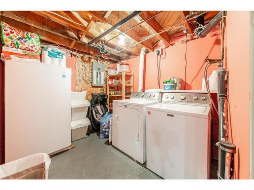 5227 50 Street, Lloydminster, AB - Indoor Photo Showing Laundry Room