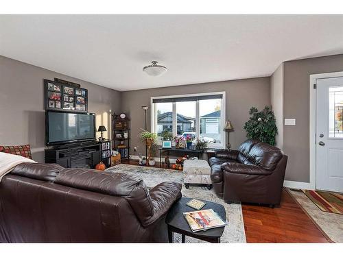 114 6 Avenue, Lashburn, SK - Indoor Photo Showing Living Room