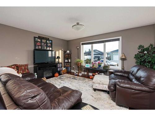 114 6 Avenue, Lashburn, SK - Indoor Photo Showing Living Room