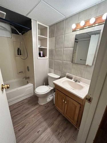 4942 43 Street, Vermilion, AB - Indoor Photo Showing Bathroom