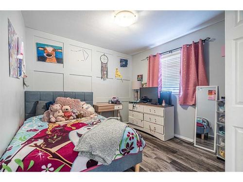 5212 21 Street, Lloydminster, AB - Indoor Photo Showing Bedroom