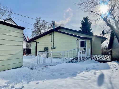 1114 4 Avenue, Wainwright, AB - Outdoor With Exterior