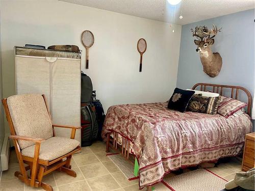 1114 4 Avenue, Wainwright, AB - Indoor Photo Showing Bedroom
