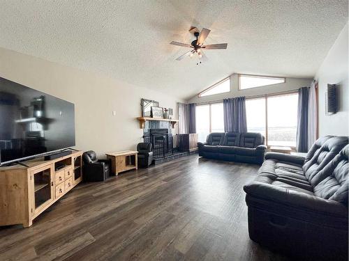 444064 Rng Rd 50, Rural Wainwright No. 61, M.D. Of, AB - Indoor Photo Showing Living Room