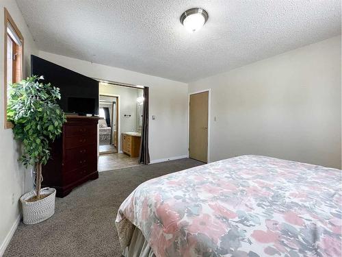 444064 Rng Rd 50, Rural Wainwright No. 61, M.D. Of, AB - Indoor Photo Showing Bedroom