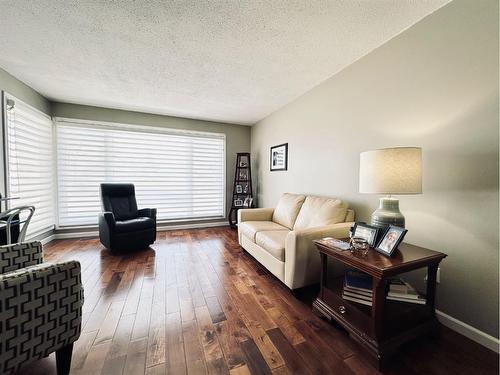 3205 53 Avenue, Lloydminster, AB - Indoor Photo Showing Living Room