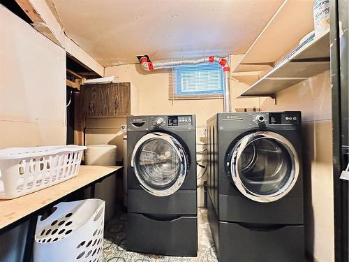 3205 53 Avenue, Lloydminster, AB - Indoor Photo Showing Laundry Room