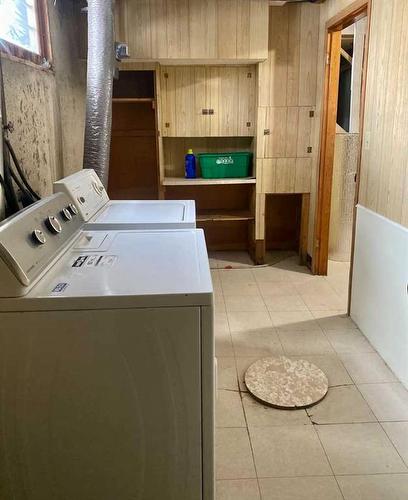 5526 49 Street, Provost, AB - Indoor Photo Showing Laundry Room
