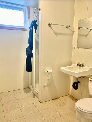 5526 49 Street, Provost, AB - Indoor Photo Showing Bathroom