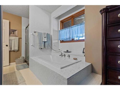 2902 58 Avenue, Lloydminster, AB - Indoor Photo Showing Bathroom