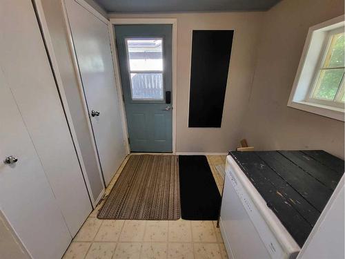 303 Railway Street, Paradise Hill, SK - Indoor Photo Showing Other Room