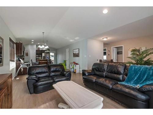 7004 39 Street, Lloydminster, AB - Indoor Photo Showing Living Room