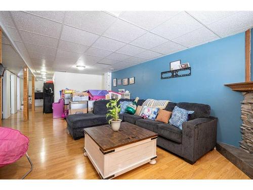 2309 51 Avenue, Lloydminster, AB - Indoor Photo Showing Living Room