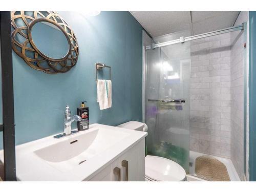 2309 51 Avenue, Lloydminster, AB - Indoor Photo Showing Bathroom
