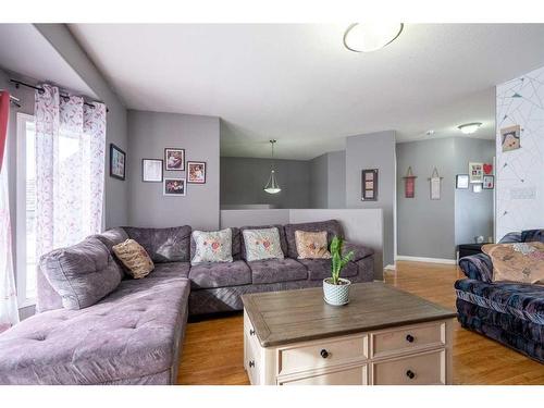 2309 51 Avenue, Lloydminster, AB - Indoor Photo Showing Living Room