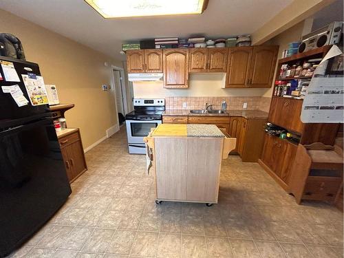 1306 15 Street, Wainwright, AB - Indoor Photo Showing Kitchen With Double Sink