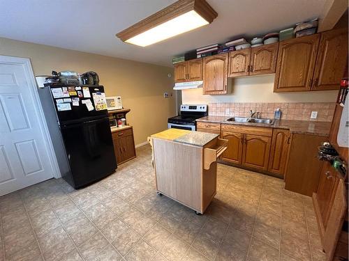 1306 15 Street, Wainwright, AB - Indoor Photo Showing Kitchen With Double Sink