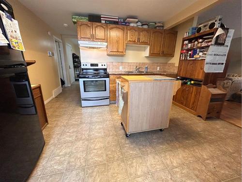 1306 15 Street, Wainwright, AB - Indoor Photo Showing Kitchen With Double Sink