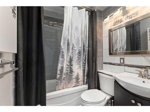4630 45 Street, Lloydminster, SK - Indoor Photo Showing Bathroom