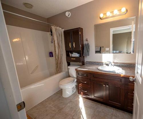 5135 57 Avenue, Edgerton, AB - Indoor Photo Showing Bathroom
