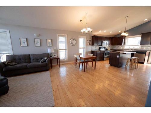5135 57 Avenue, Edgerton, AB - Indoor Photo Showing Living Room