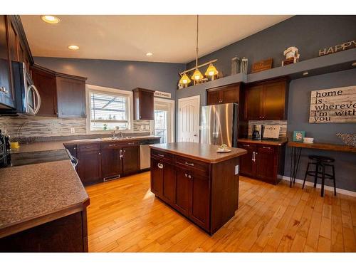 5135 57 Avenue, Edgerton, AB - Indoor Photo Showing Kitchen With Double Sink