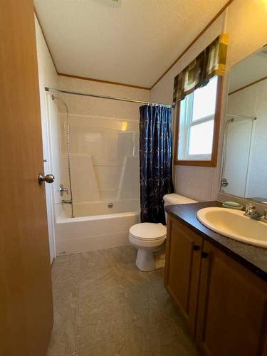 3 Coutts Street, Hughenden, AB - Indoor Photo Showing Bathroom