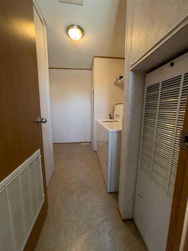 3 Coutts Street, Hughenden, AB - Indoor Photo Showing Laundry Room