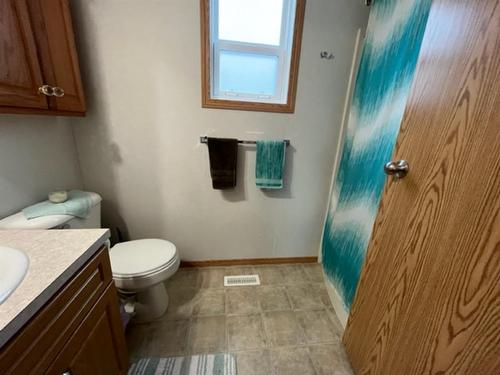5102 51St Avenue, Blackfoot, AB - Indoor Photo Showing Bathroom