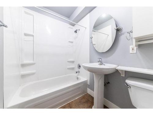 5416 50 Street, Lloydminster, AB - Indoor Photo Showing Bathroom