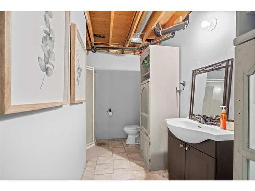21 2 Avenue, Marshall, SK - Indoor Photo Showing Bathroom