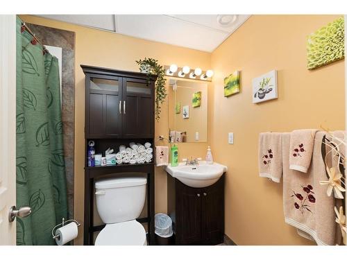 6005 23 Street, Lloydminster, AB - Indoor Photo Showing Bathroom