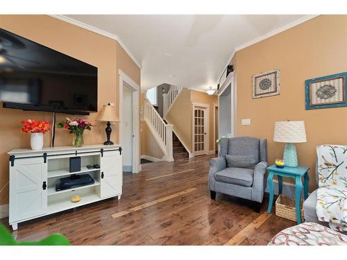 6005 23 Street, Lloydminster, AB - Indoor Photo Showing Living Room