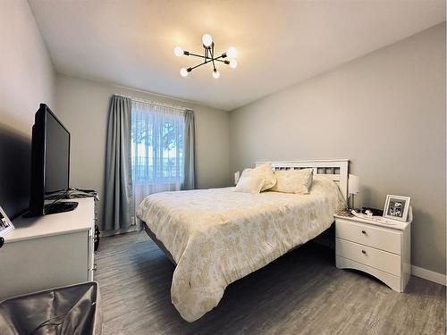 5513 52 Street, Lloydminster, AB - Indoor Photo Showing Bedroom