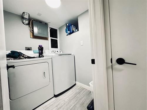 5513 52 Street, Lloydminster, AB - Indoor Photo Showing Laundry Room