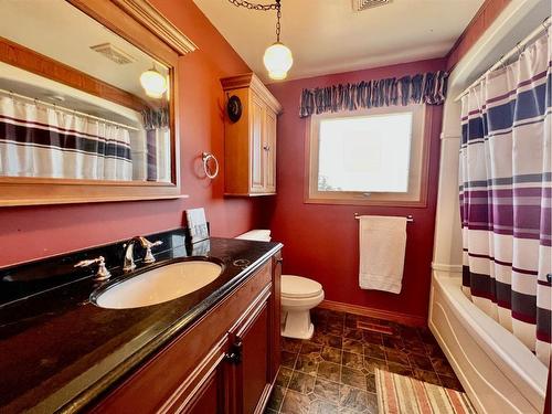 473035 Hwy 41, Rural Vermilion River, County Of, AB - Indoor Photo Showing Bathroom