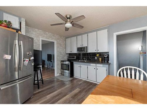 5116 54 Street, Lloydminster, AB - Indoor Photo Showing Kitchen